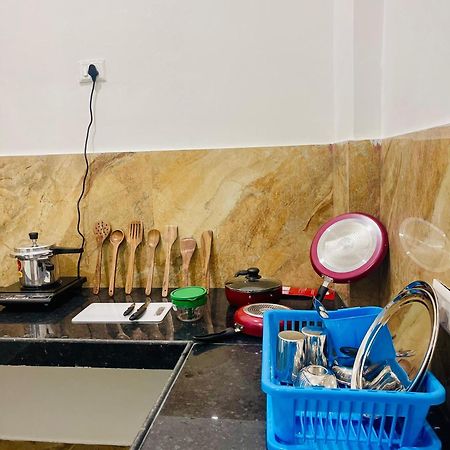Amrita Residency Villa Варанаси Екстериор снимка