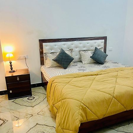 Amrita Residency Villa Варанаси Екстериор снимка