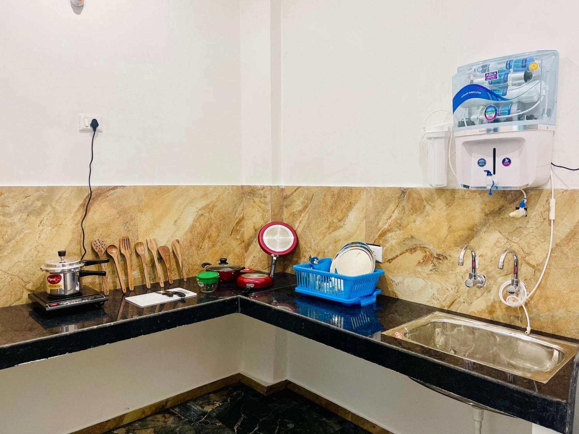Amrita Residency Villa Варанаси Екстериор снимка