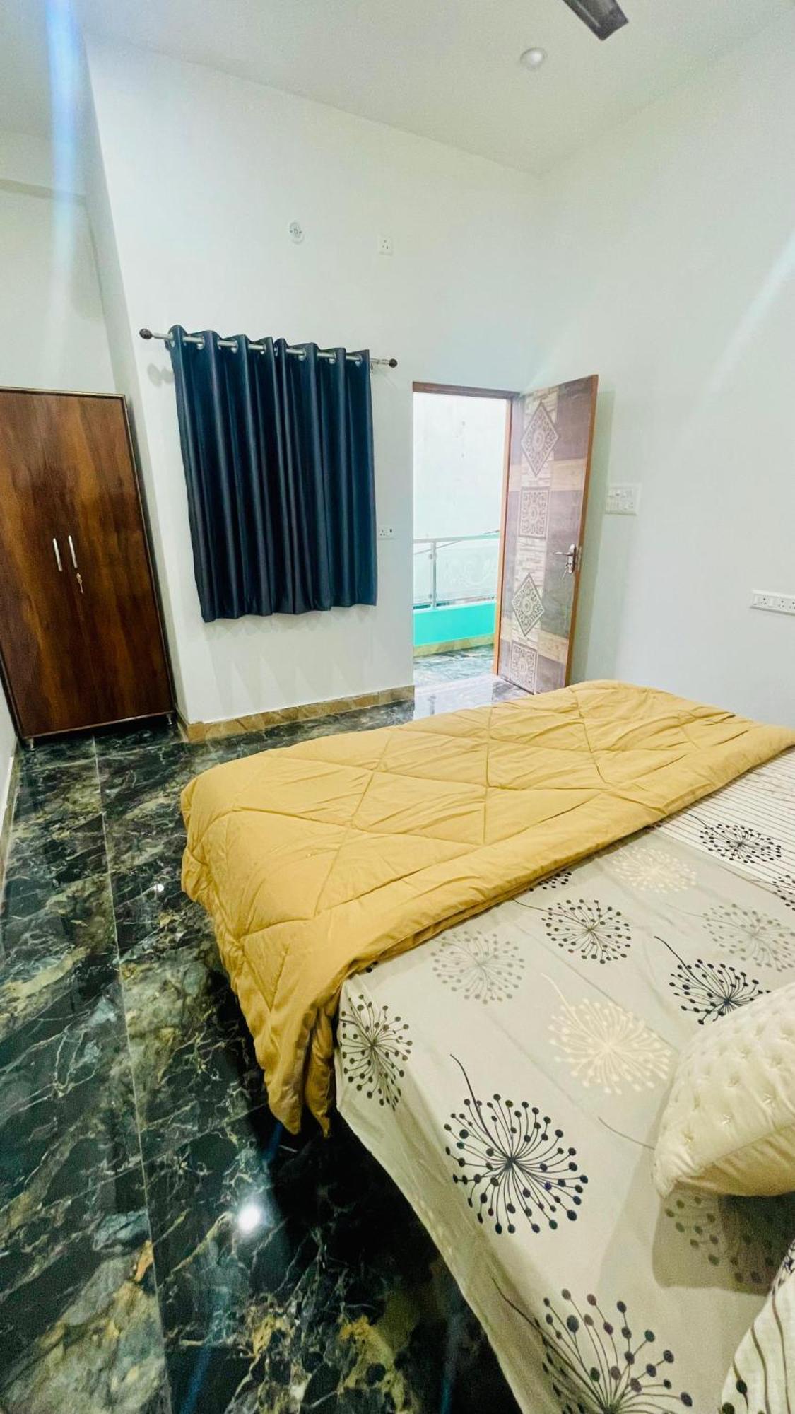 Amrita Residency Villa Варанаси Екстериор снимка