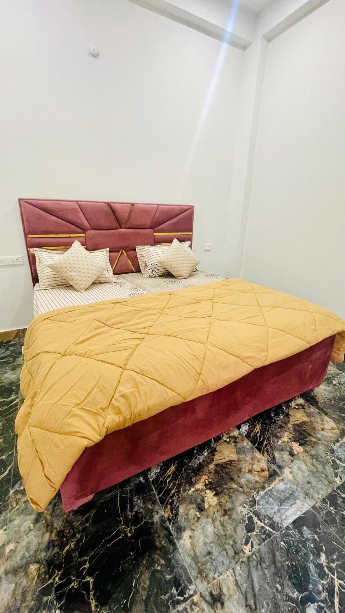 Amrita Residency Villa Варанаси Екстериор снимка