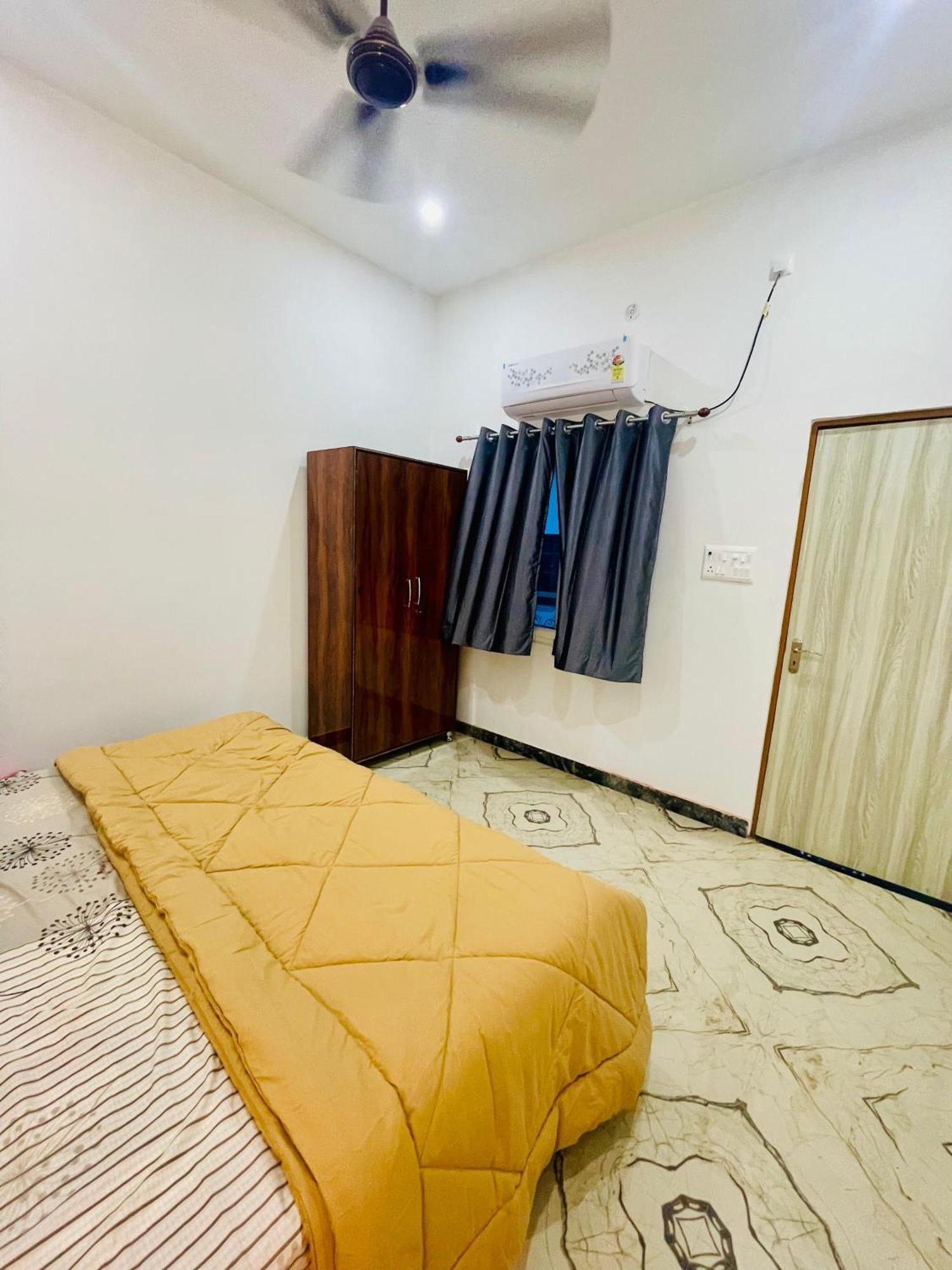 Amrita Residency Villa Варанаси Екстериор снимка