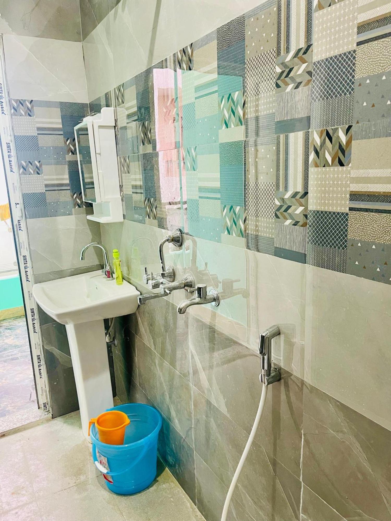 Amrita Residency Villa Варанаси Екстериор снимка